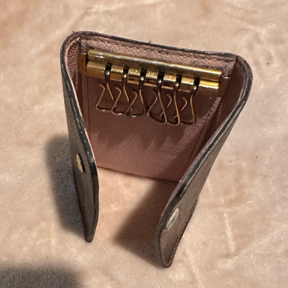 Louis Vuitton Damier Ebene Car Key Holder - Picture 12 of 13
